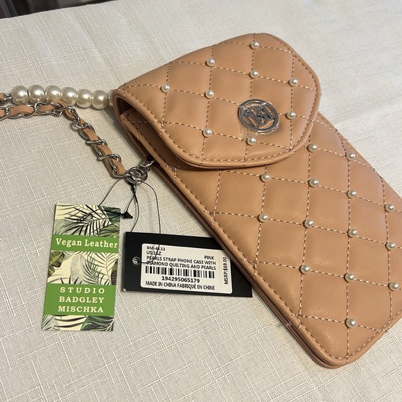 Badgley Mishka Pearl Strap Quilted Cell Phone Case NWT Cream - Picture 3 of 8